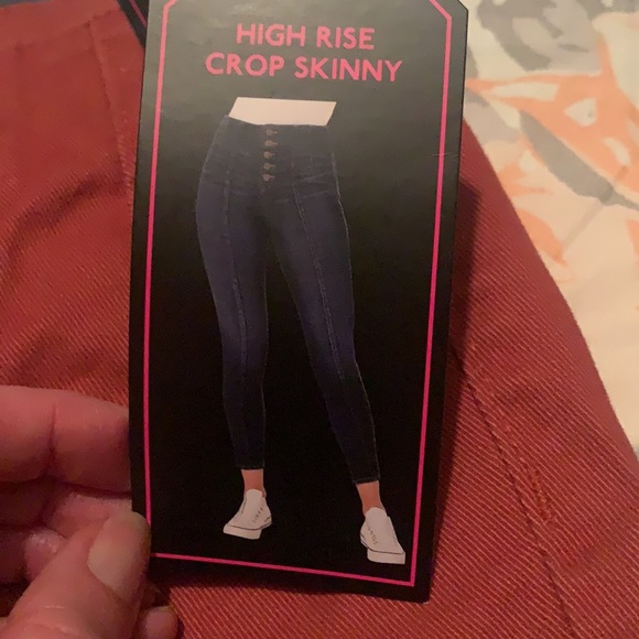 Brand new juniors high rise button fly crop skinnyjeans - Picture 3 of 6